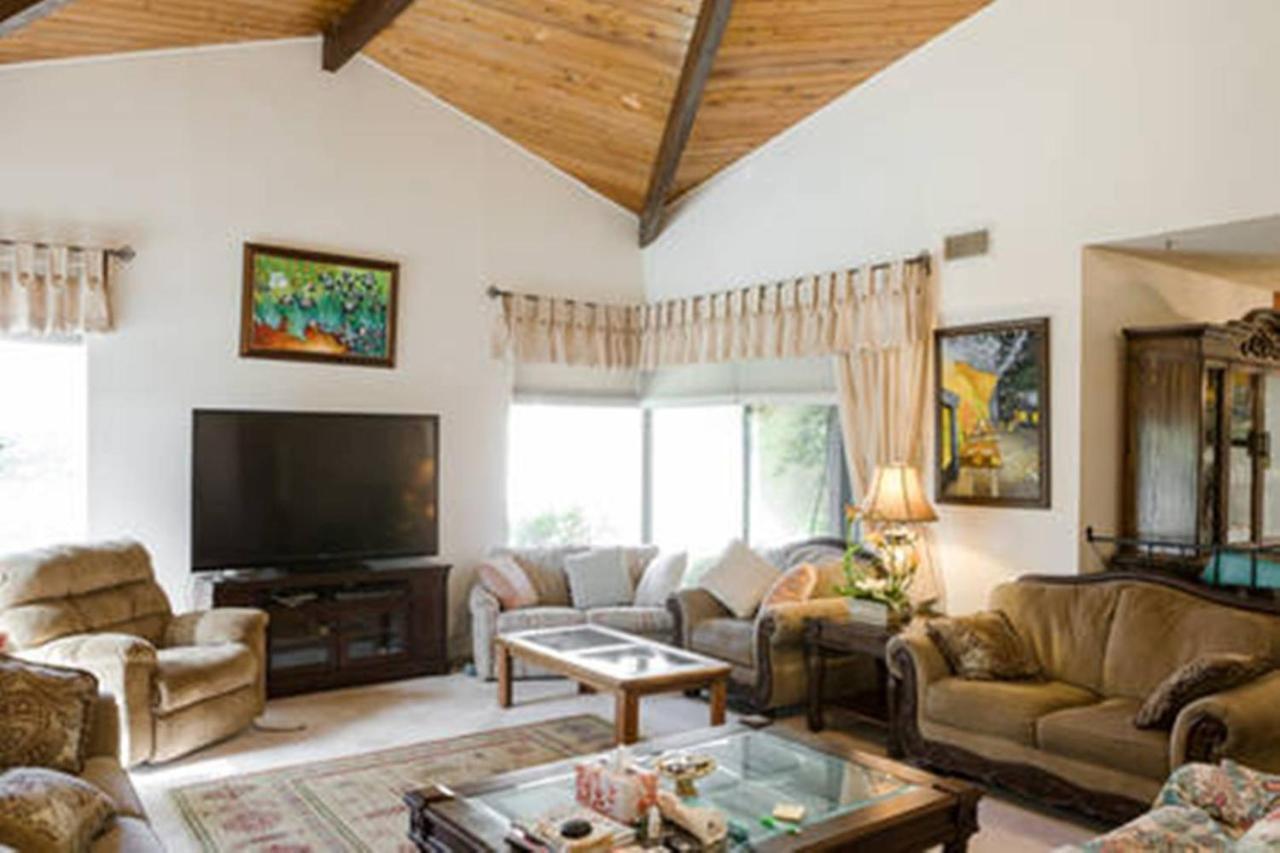 Beautiful House With Fantastic View In Азуса Экстерьер фото